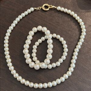 Elegant Pearl Necklace and Bracelet Set